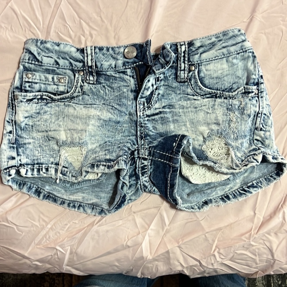 Shorts - Picture 3 of 4